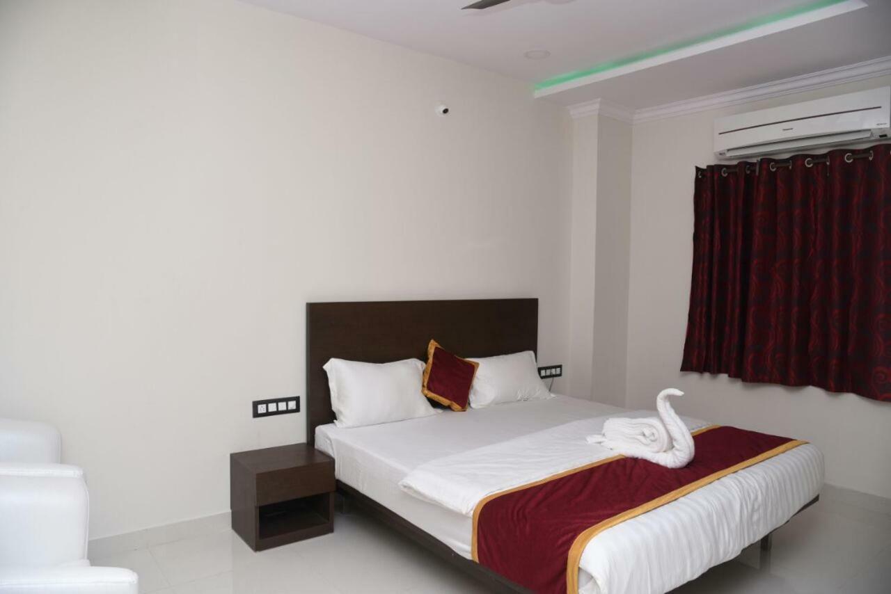 Hotel Grand Kubera Chikmagalūr エクステリア 写真