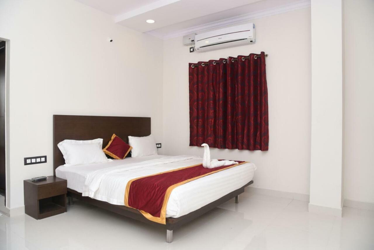 Hotel Grand Kubera Chikmagalūr エクステリア 写真