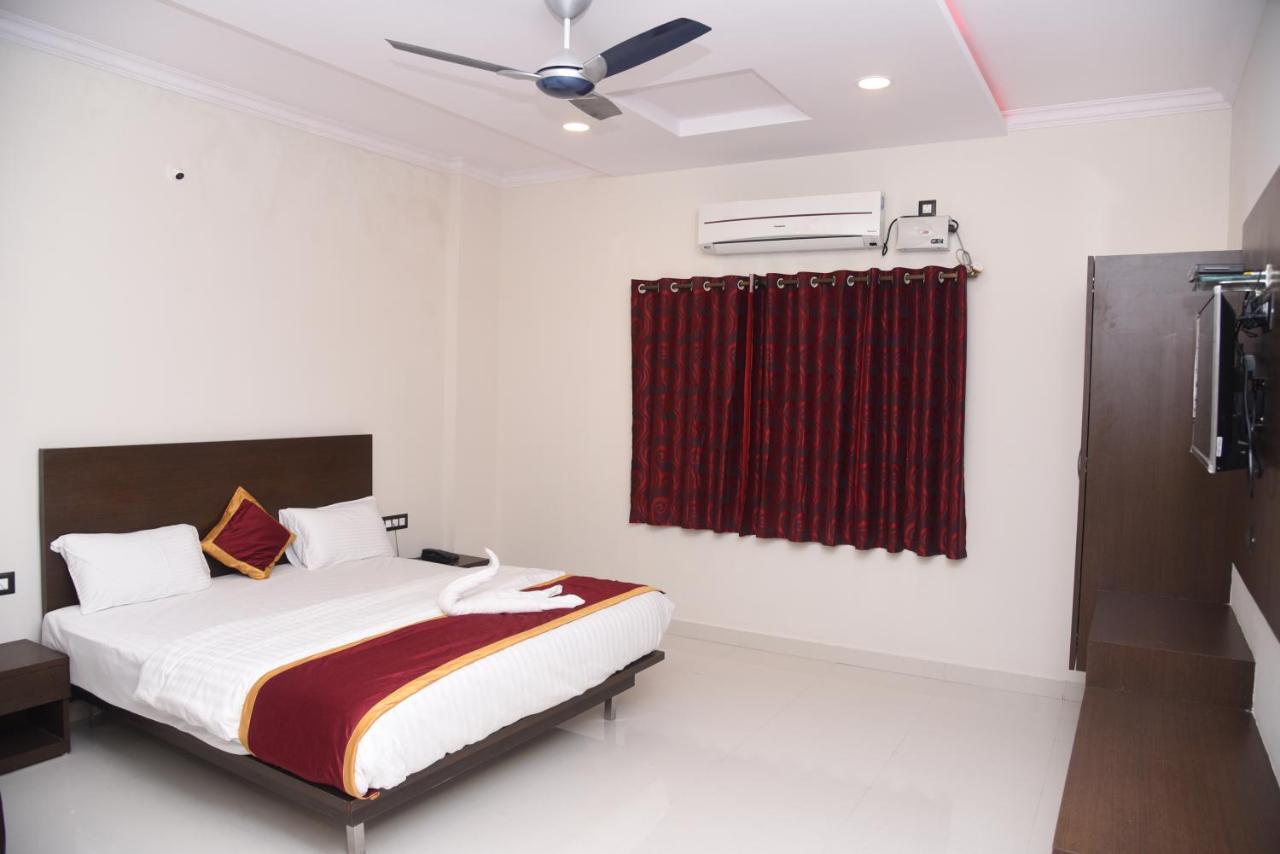 Hotel Grand Kubera Chikmagalūr エクステリア 写真