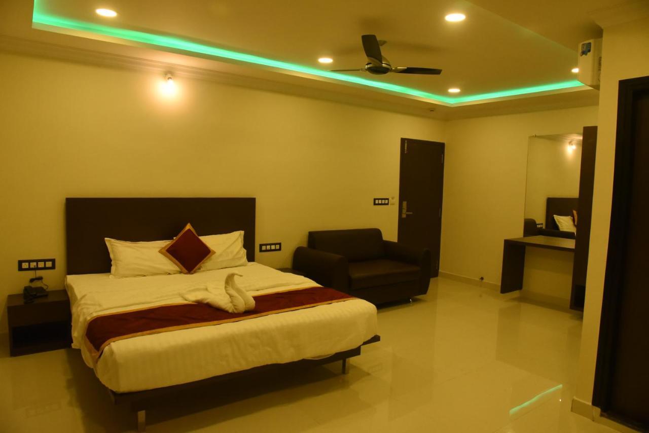 Hotel Grand Kubera Chikmagalūr エクステリア 写真