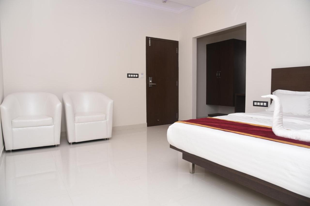 Hotel Grand Kubera Chikmagalūr エクステリア 写真